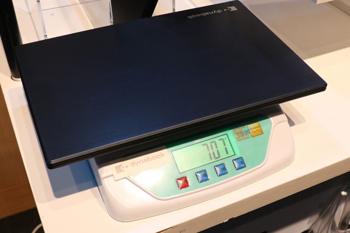 �Ōy�ʃ��f���̎����̓J�^���O�X�y�b�N��肾���Ԍy��707g������