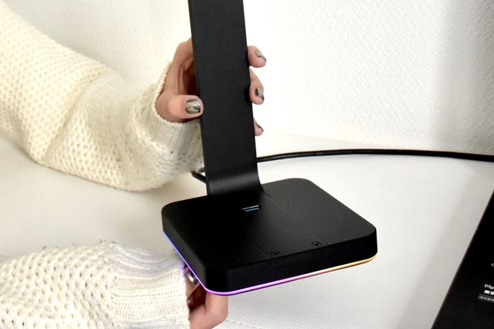 Corsair̃S}[NƓɁA{̒ʂLEDC~l[V_