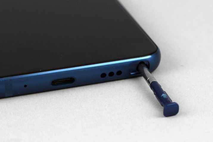 �X�^�C���X�y���͖{�̉����Ɏ��[�����