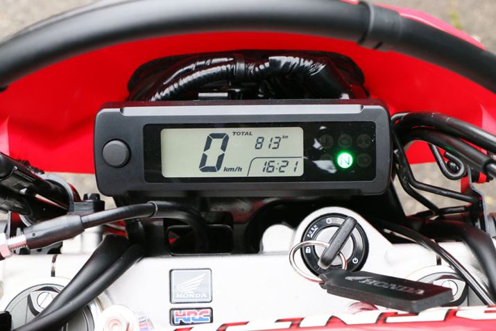 ���[�^�[���\�������v�f�͍ŏ����B�I�t���[�h�o�C�N�炵���A�^�R���[�^�[�͑�������Ă��Ȃ�