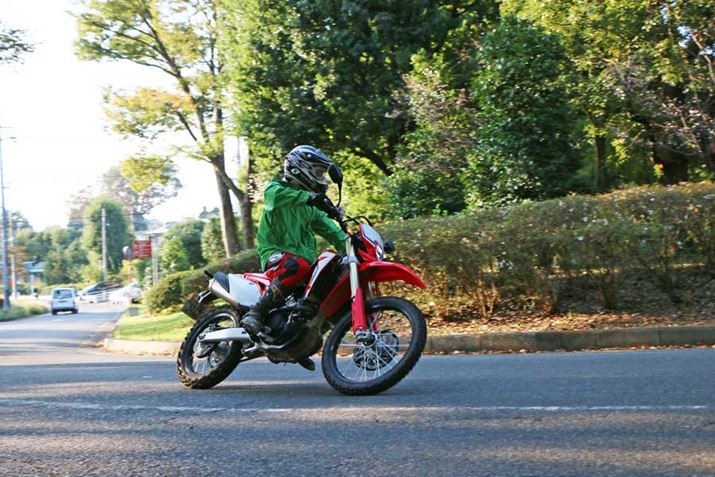 �ܑ��H�ł̃O���b�v���d�������^�C������������Ă���̂ŁA�u���[�L�̌������悭�A���S���̓o�c�O���I