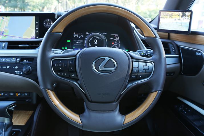 XeAOq[^[́AEbhgȂȂ͎̂cO