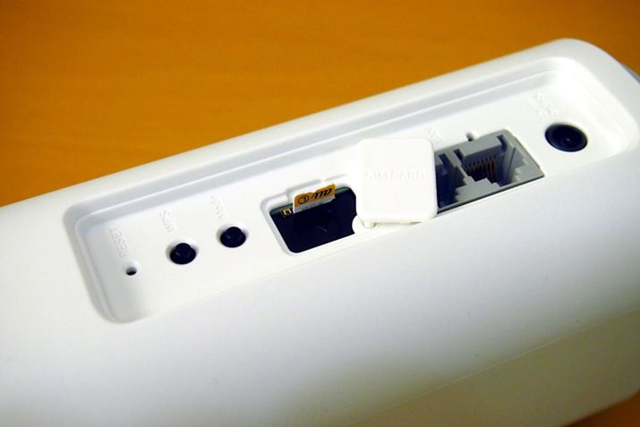 _񎞂ɔsꂽSIMJ[h́A{̔wʂSIMJ[hXbgɑ}܂