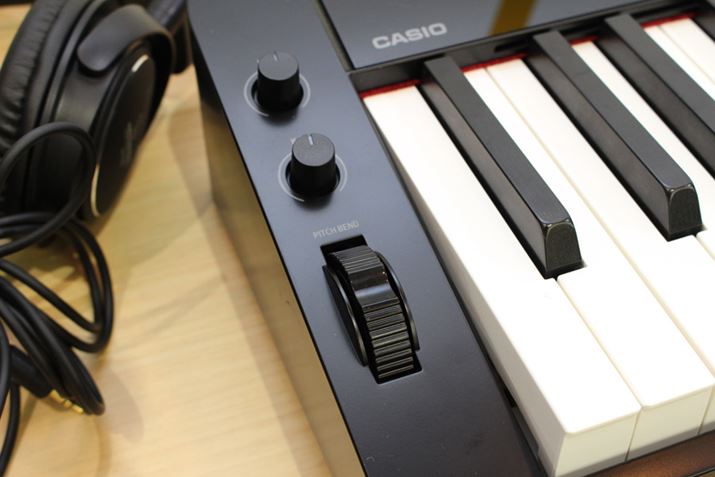 ́A^b`plׂ̗ɉtʂ𓋍ځBsb`xhzC[ƃRg[[muĂ