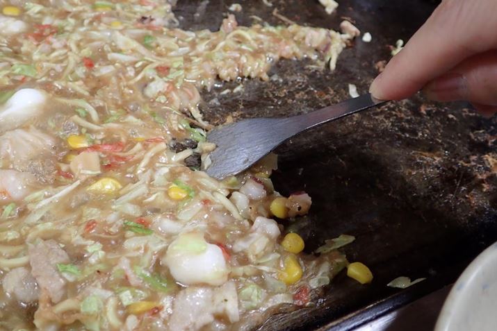 vX̂ŁA񂶂Ă̐HוSɖYĂA͂̐l̓}lȂ犮H