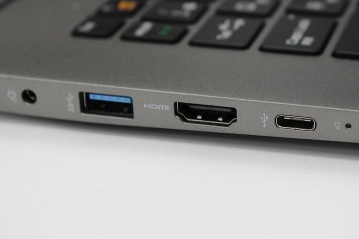 �����ʂɔ����USB Type-C�|�[�g�́AUSB PD�Ή��B�}���[�d���s����