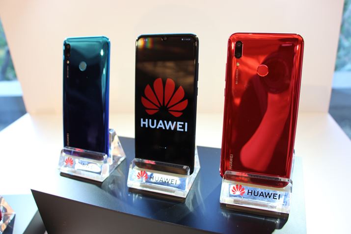 �J���o���̓I�[�����u���[�A�~�b�h�i�C�g�u���b�N�A�R�[�������b�h��3�F�W�J