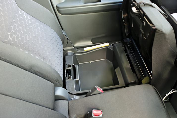 Ȃ̍ʂ̉ɂ̓A_[{bNX𑕔BCȂǂ邭炢̑傫