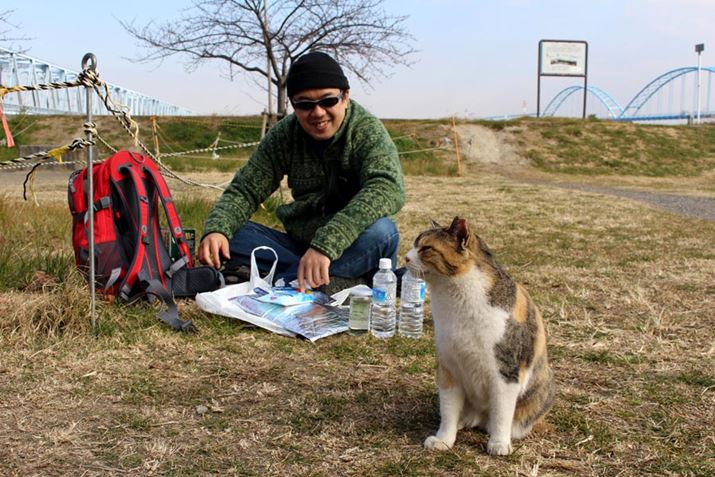 ]ԗs̐HƂƂŁAėpӂꂽe[uł͂ȂAnׂōn߂