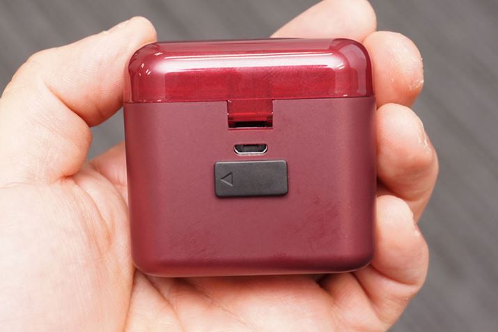 wʕ̍Jo[̌ɏo͗pUSB|[gzuĂA炩X}zȂǂ[dł