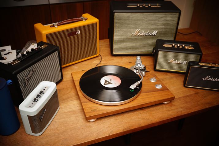 Fender/Marshall̃M^[Av^BluetoothXs[J[ŃAiOR[hȒPIVɊył݂