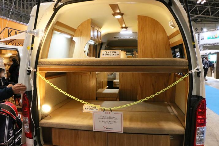 ��둤�ɂ�2�i�x�b�h����������Ă���