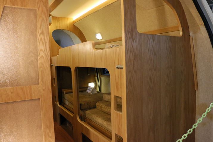 �����̓E�b�f�B�Œg���݂̂��镵�͋C�B4�l���A�Q�ł���