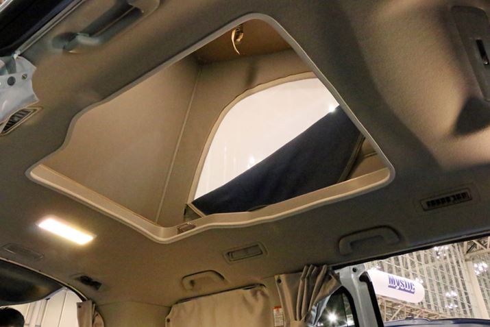 �|�b�v�A�b�v���[�t�ŉ������̂悤�ȏA�Q�X�y�[�X����邱�ƂŁA�~�j�o���ł�4�l�A�Q���\��