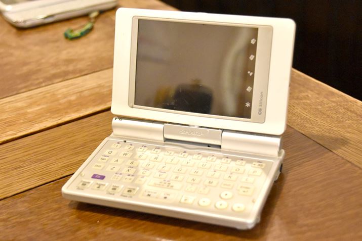 uZaurus SL-C760viV[vjB OSLinuxByʂŃX^CbVȂ̂͂