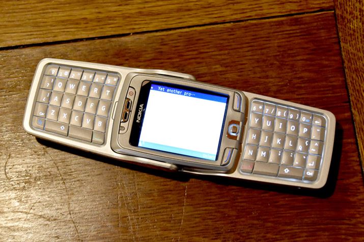 uNokia E70vimLAjB{̂JƁAQWERTYL[{[hgѓdb