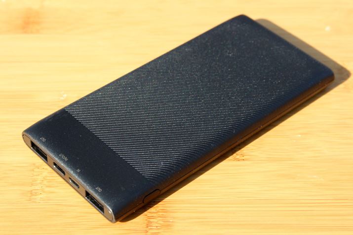 10,000mAh̃oCobe[pӂ܂BȂAgpłobe[͏o5V2Aȏł