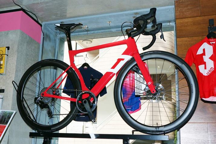 uSTRADA TEAM RED eTap 1x12sv̉i140~iŕʁjBdʂ7.2kgƔɌyʂ