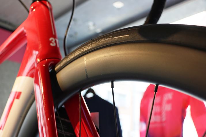 zC[̓nCg̍GA`B[hoCNɂĂ͑߂700×30C̃^C𗚂Ă