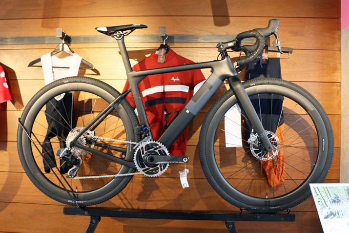 uEXPLORO LTD RED eTap 2x12sv́A^C𑕒Ȃd8.0kgɗ}ĂBi140~