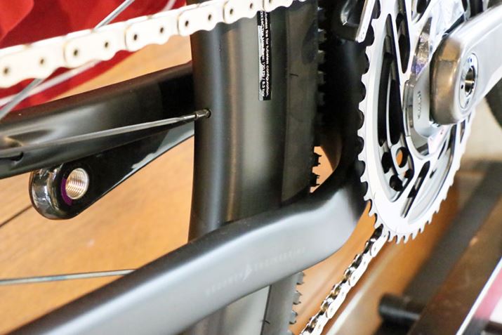 A^C2tgMAƊȂ悤AẼ`F[Xe[͉ɓĂ