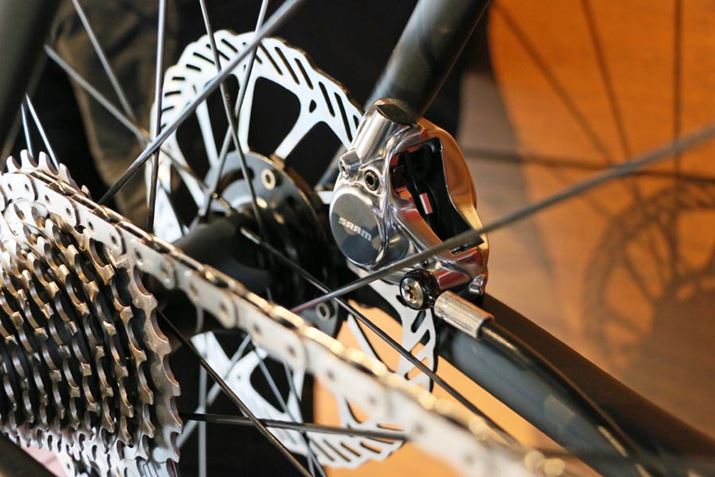 OƂɖfBXNu[L𑕔Bz[X̓t[̓ʂdlƂȂĂ