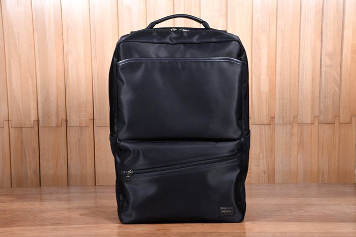 uPORTER RUCKSACK × Power Leafv̐ʁB㉺2̃|Pbg𓋍ڂ