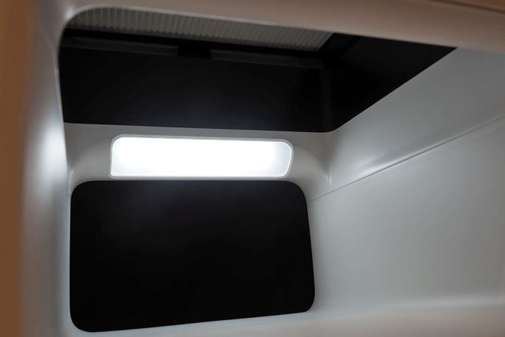 ́ǍzCBɂ́A傫߂̃CgƃtB^[𑕔