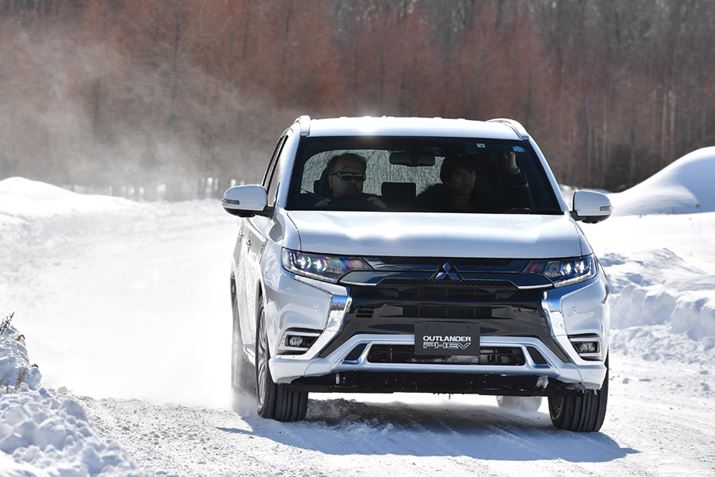 �O�H�u�A�E�g�����_�[PHEV�v�̐�㑖�s�C���[�W
