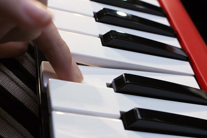 RpNgՁuHQ Miniv́Aׂ̍₩ȋ^b`ŕ\łAՂ̍łtł\