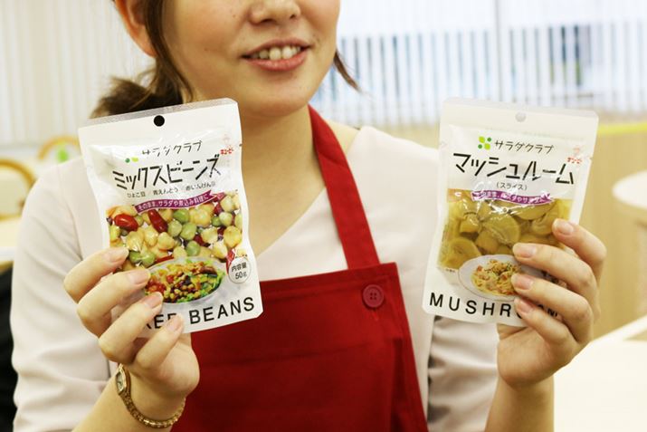 �Ђ悱����~�b�N�X�r�[���Y�A�}�b�V�����[���͎ʐ^�̂悤�ȉ��H�H�i��p�ӂ���΁A�J�b�g�����Ԃ��Ȃ��I