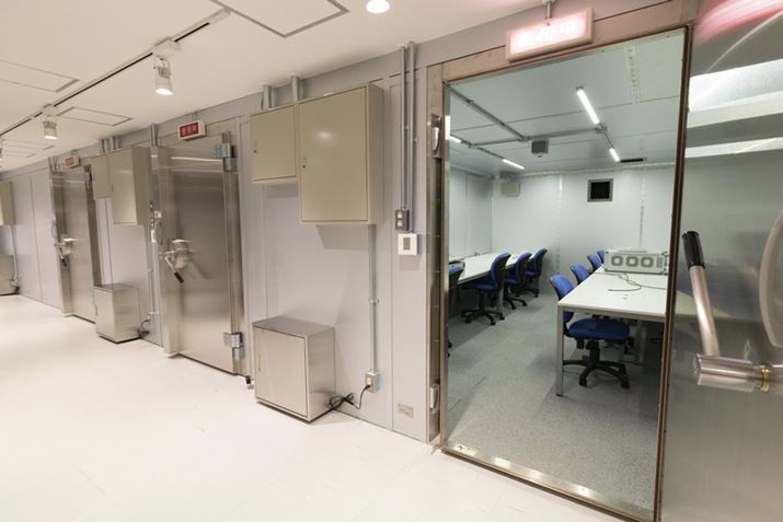 �[���̒ʐM���\�𒲂ׂ�V�[���h�������J���ꂽ�B�����Ń`�F�b�N���ꂽ�[�����A�s��ɕ��Ԃ��ƂɂȂ邾�낤