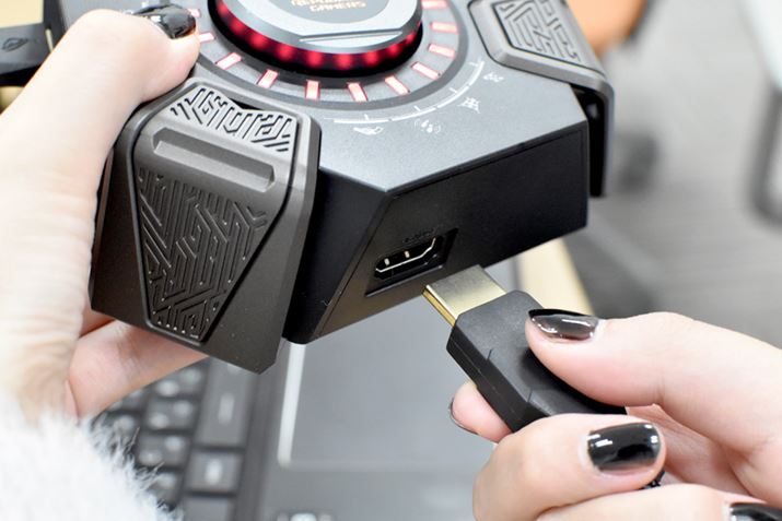 ̂悤ɁAHDMIP[ugāAUSBI[fBIXe[VƃwbhZbgڑ