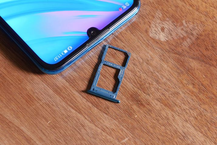 2nanoSIMJ[hXbĝ1microSDƂ̔rpɂȂ_ɒ