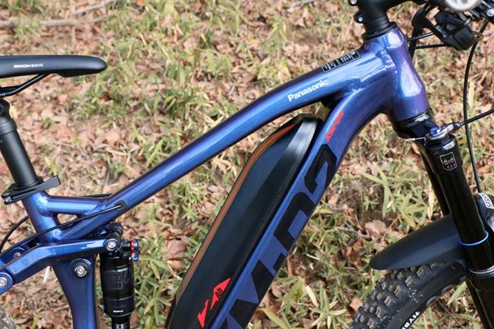 ���̊p�x���猩��ƃu���[�Ɍ�����t���[�������c�c