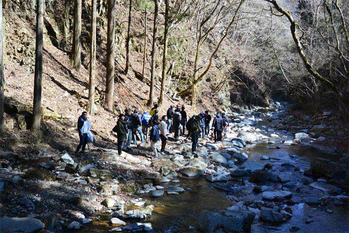 �j���͂��̉͌��ňߕ���E���A���������܂�