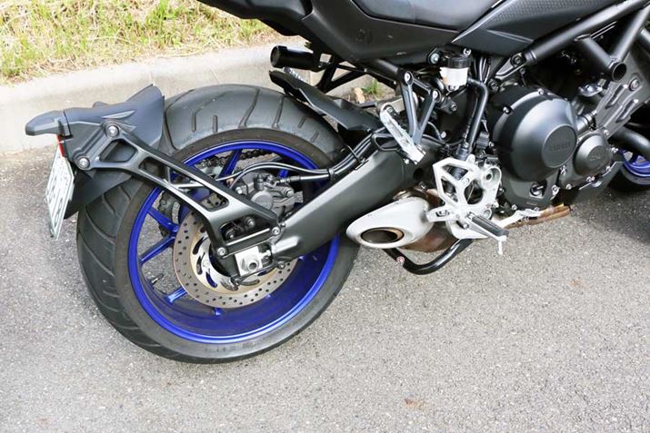 ���A�^�C����1�ւŃT�C�Y��190/55R17�B�g���N�V�����R���g���[���@�\�ɂ���ăX���C�h��}������