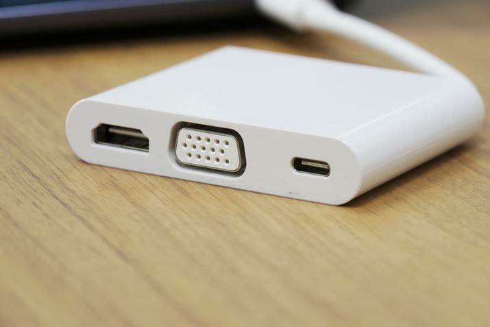 HDMI�AVGA�AUSB Type-C�|�[�g�������A�_�v�^�[�uMateDock 2�v���t������̂͂��肪����