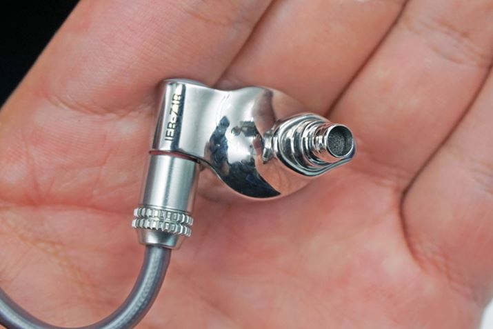 S5mmã_Ci~bNhCo[͉ǂƓɔzu