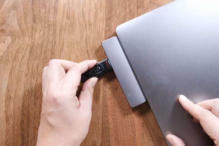 ܂́AUSB[tH[}bg܂B́AMacBook ProimacOS Mojave 10.14.3jōs܂