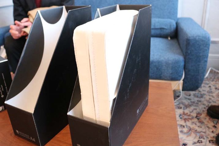 A4TCYȂ̂ŁA[͐p̃t@C{bNXɁBۂ܂܂