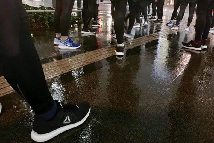 Hɓʉ̑X̃łAnɑЂ˂Ă܂悤ȑ̍Eւ̗hɂȂ