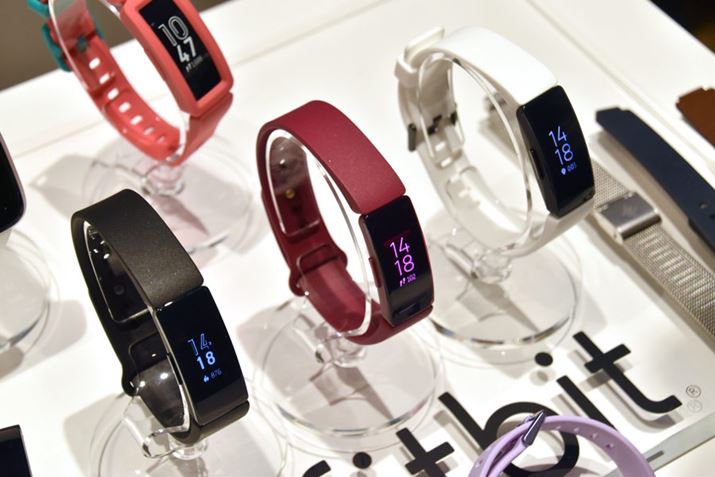 uubNvƁuzCgvuFitbit Inspire HRvŁA^񒆂́uTOAvuFitbit Inspirev