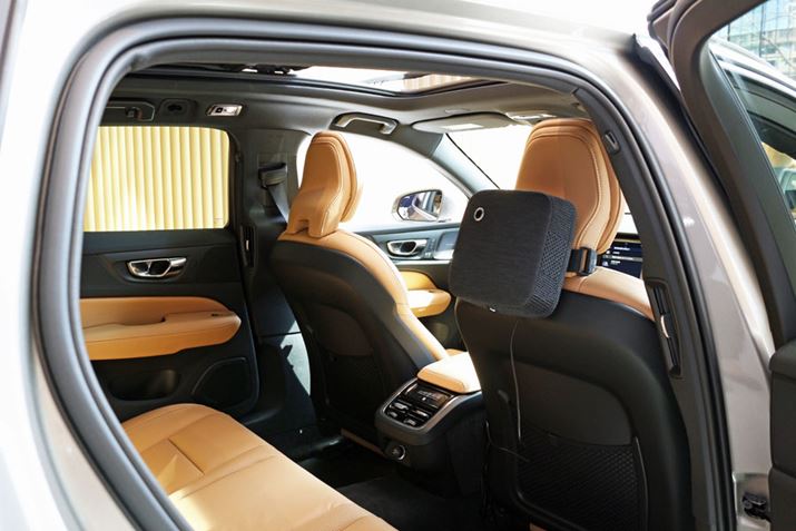 �{���{�uV60�v�Ɏ��t���Ă݂��l�q�B����قǋ���ȑ��݊��͂Ȃ���ۂł�