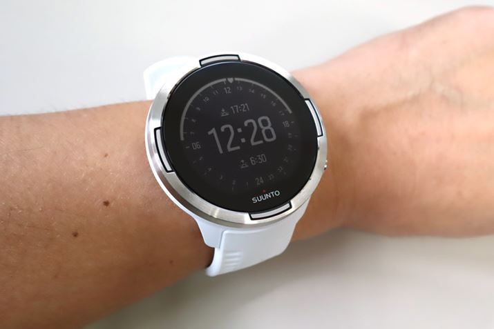 uSuunto 9 Barov́uzCgvŃ`FbNBȂ݂ɁAł́uSuunto 9vWJĂ