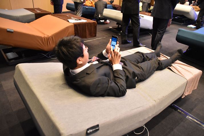 킩₷UIɃfUCꂽpAvg΁Axbh̏ŐQ܂܍DȊpxɕς