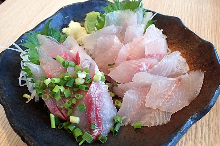 AWŉECV`̎hgBނꂽĂ炱̒e͂yBʐ^ׂ͂2l