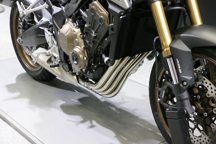 uCBƂ4CvƎvĂlĂ4{̔rCǂԃGW