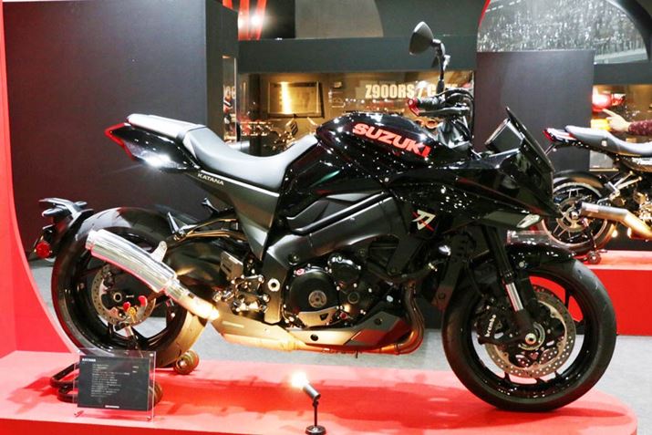 V^uKATANAvɃṼ}t[𑕒JX^}VBTCT[̘pȂ`