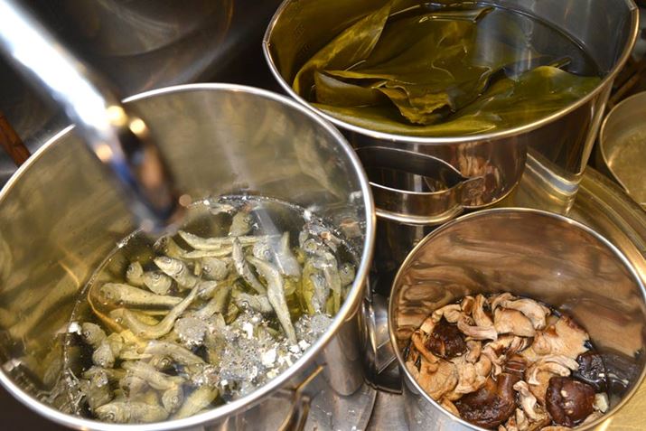 _Vɂfނꂼ̓ɁBƎ|݂𒊏oĂ܂